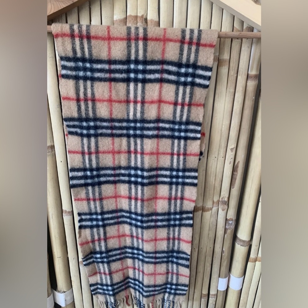 Burberry authentic scarf, tiny hole